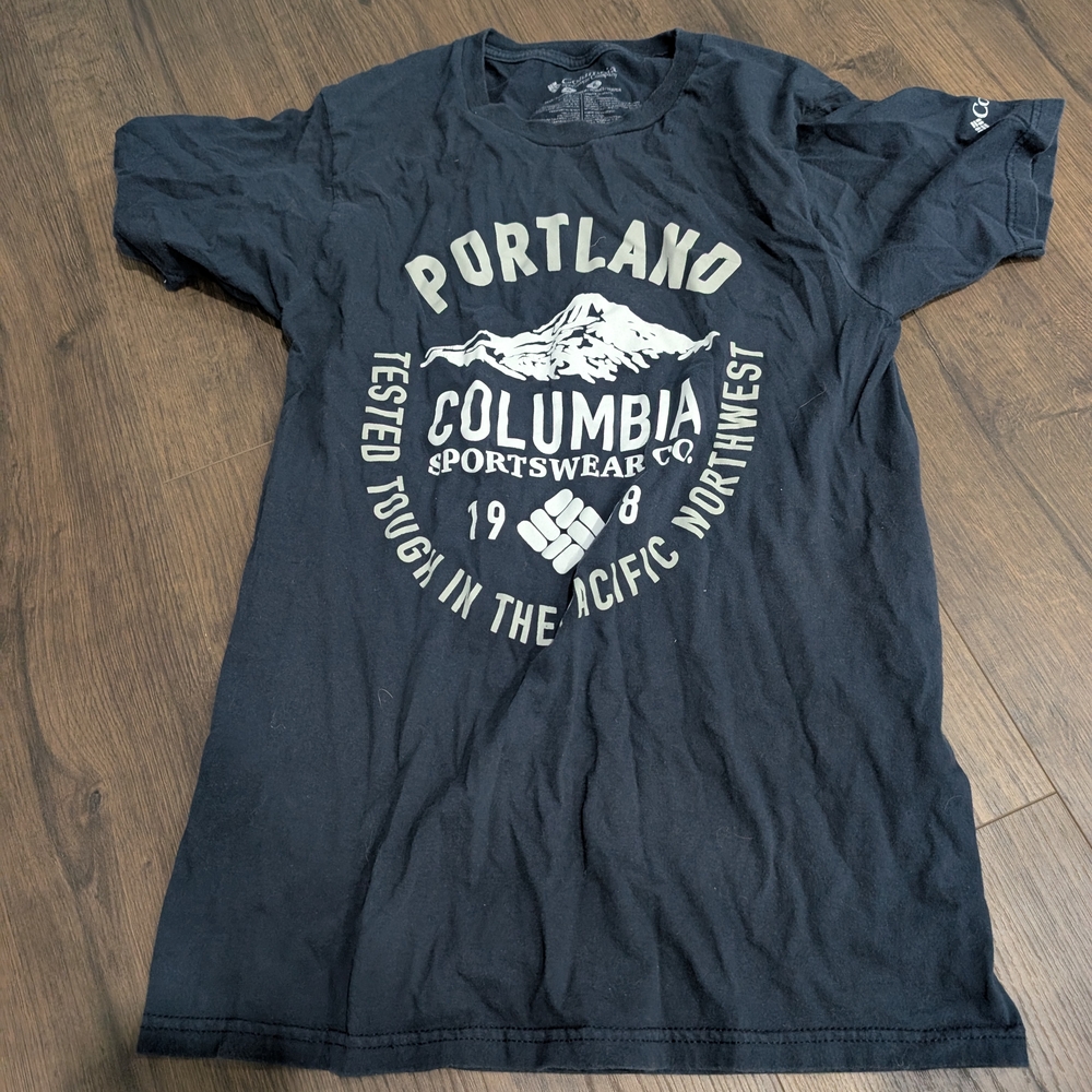 Columbia Men's Black Graphic T-Shirt